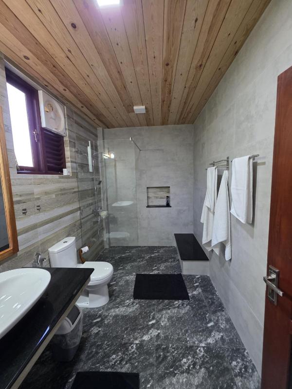 Noeline Villa - image 10