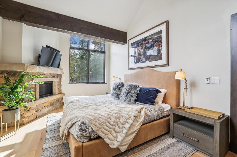 Chateau Breck: Luxury Townhome Hot Tub & Fire Pit Five-Peak Views! - image 37