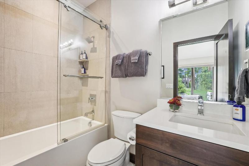 Chateau Breck: Luxury Townhome Hot Tub & Fire Pit Five-Peak Views! - image 47