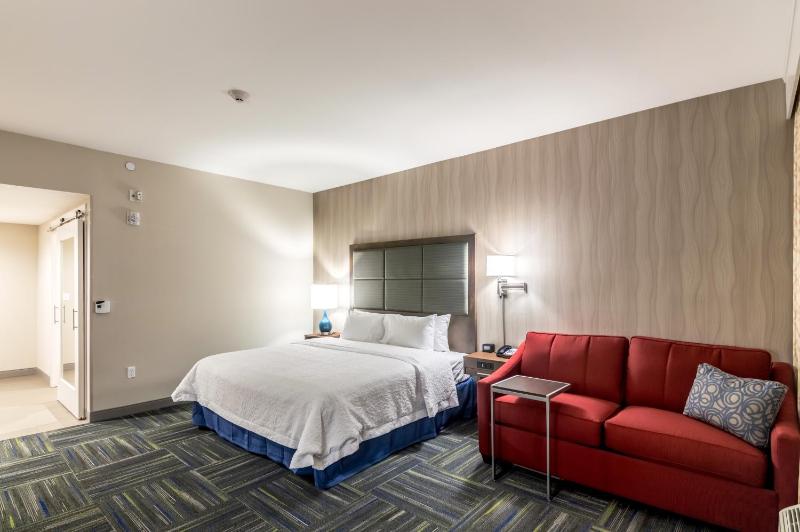 King Room with Sofa Bed - Non-Smoking image 2