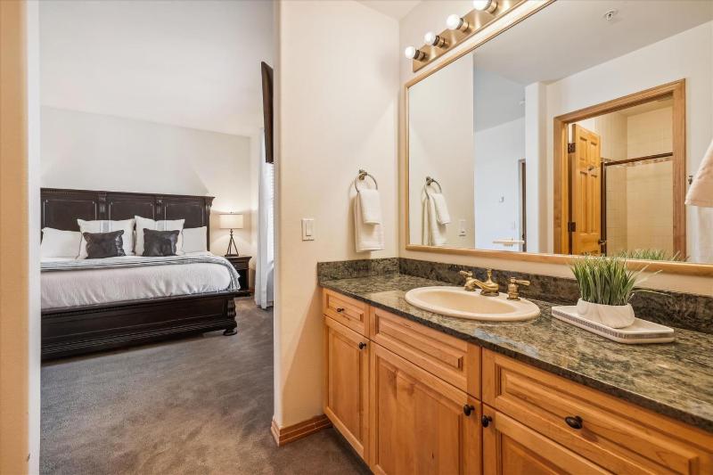 Corral 309W: Warrior's Mark Condo Fireplace & Sauna | Walk to Peak 9! - image 6