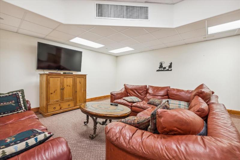 Corral 309W: Warrior's Mark Condo Fireplace & Sauna | Walk to Peak 9! - image 2