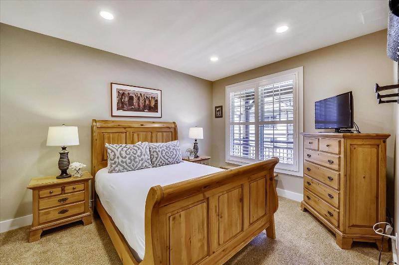 Corral 306E: Warrior's Mark Condo Fireplace & Sauna Walk to Peak 9! - image 8