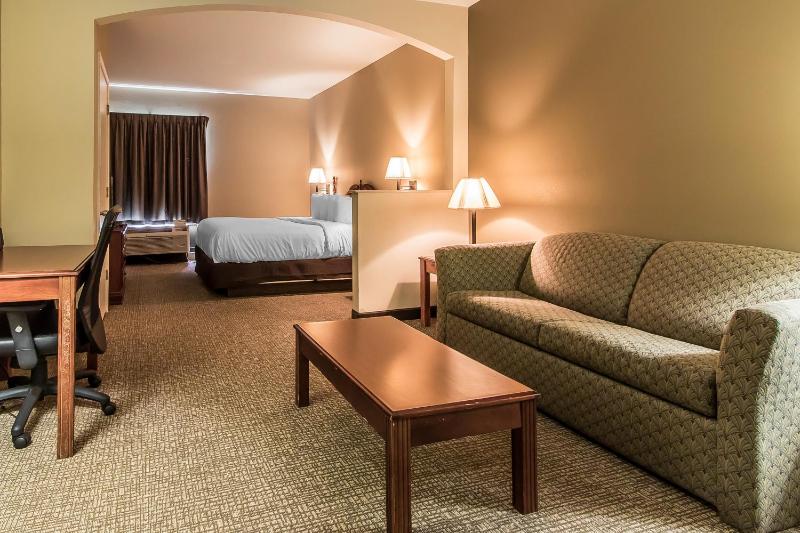 King Suite - Non-Smoking image 3