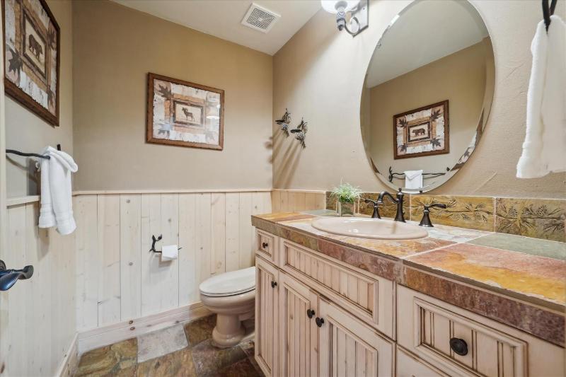 Cucumber 44: Shock Hill Neighborhood Gondola Access Pet friendly Hot Tub! - image 5