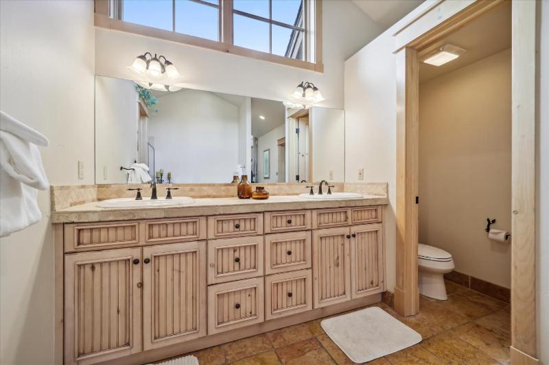 Cucumber 44: Shock Hill Neighborhood Gondola Access Pet friendly Hot Tub! - image 48