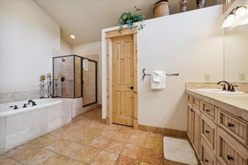 Cucumber 44: Shock Hill Neighborhood Gondola Access Pet friendly Hot Tub! - image 36
