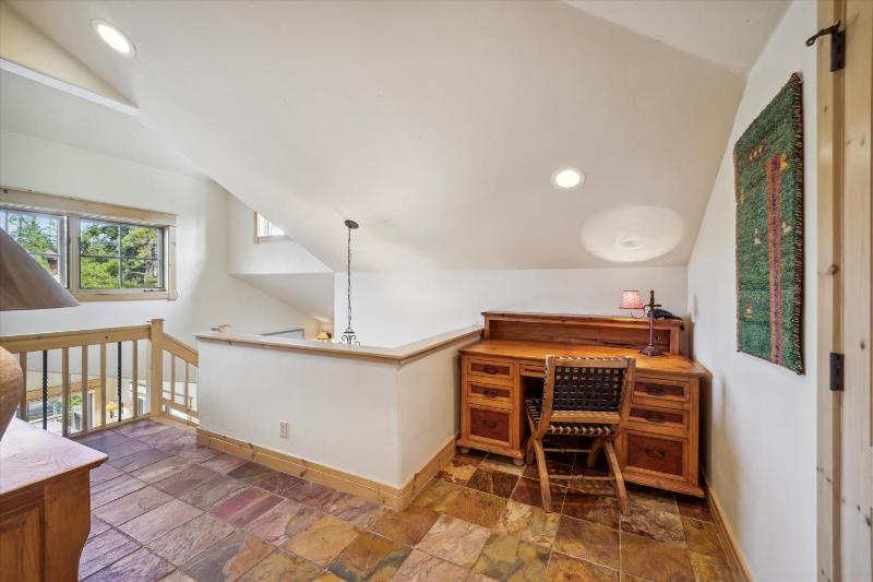 Cucumber 44: Shock Hill Neighborhood Gondola Access Pet friendly Hot Tub! - image 39