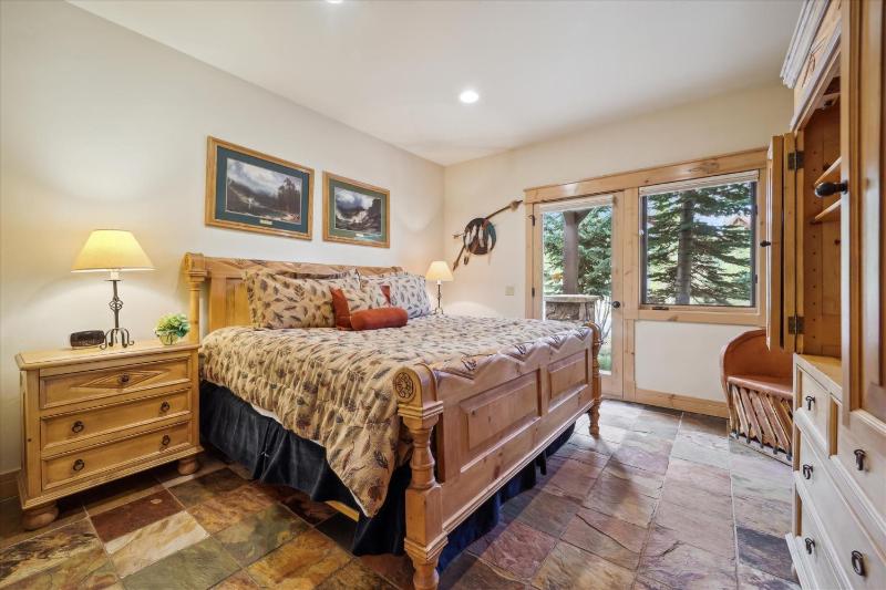 Cucumber 44: Shock Hill Neighborhood Gondola Access Pet friendly Hot Tub! - image 38