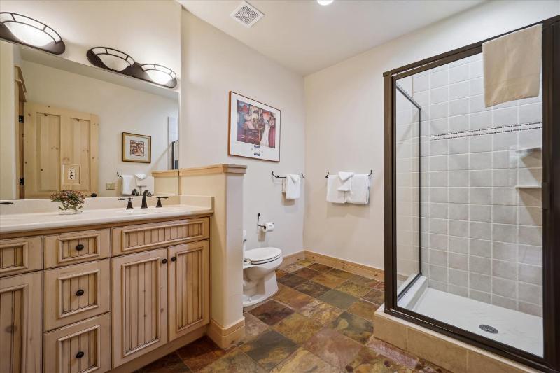Cucumber 44: Shock Hill Neighborhood Gondola Access Pet friendly Hot Tub! - image 2