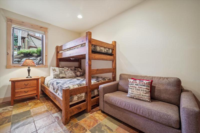 Cucumber 44: Shock Hill Neighborhood Gondola Access Pet friendly Hot Tub! - image 28