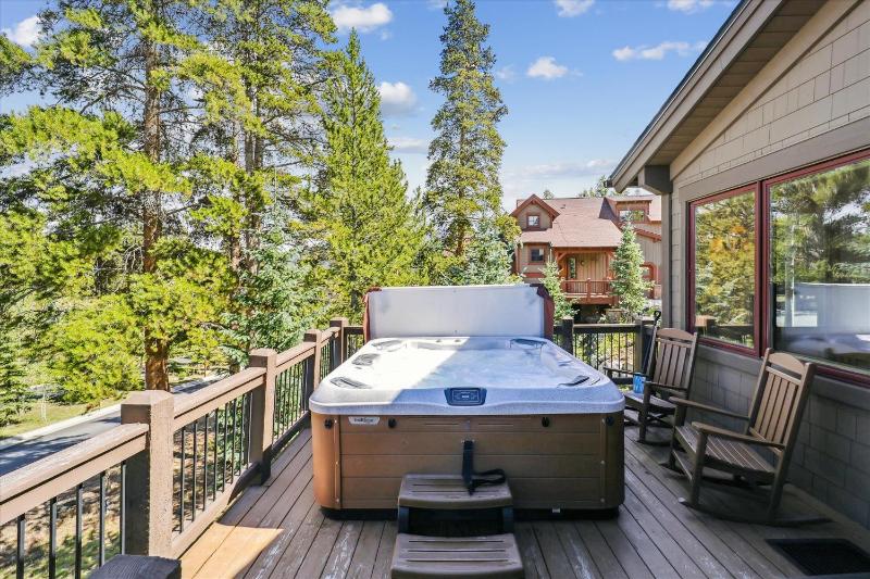 Cucumber 44: Shock Hill Neighborhood Gondola Access Pet friendly Hot Tub! - image 27