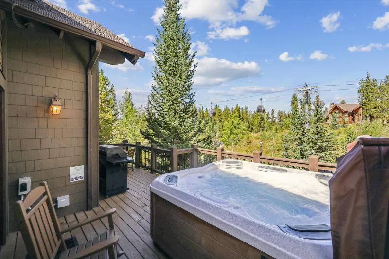 Cucumber 44: Shock Hill Neighborhood Gondola Access Pet friendly Hot Tub! - image 18