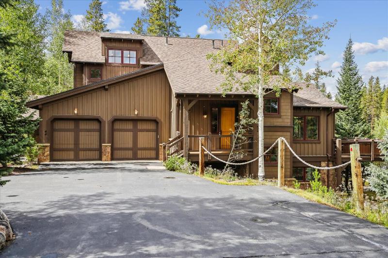 Cucumber 44: Shock Hill Neighborhood Gondola Access Pet friendly Hot Tub! - image 16