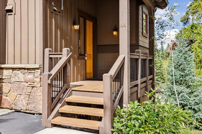 Cucumber 44: Shock Hill Neighborhood Gondola Access Pet friendly Hot Tub! - image 22