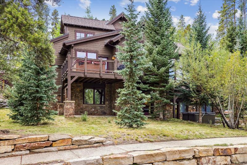 Cucumber 44: Shock Hill Neighborhood Gondola Access Pet friendly Hot Tub! - image 17