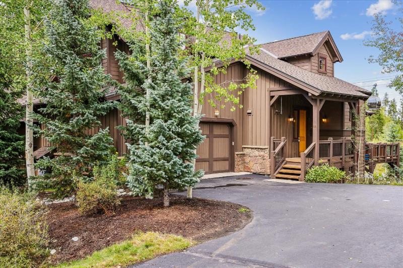 Cucumber 44: Shock Hill Neighborhood Gondola Access Pet friendly Hot Tub! - image 13