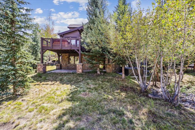 Cucumber 44: Shock Hill Neighborhood Gondola Access Pet friendly Hot Tub! - image 12