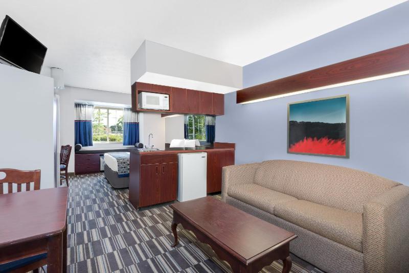 1 King Bed, Studio Suite, Non-Smoking image 3