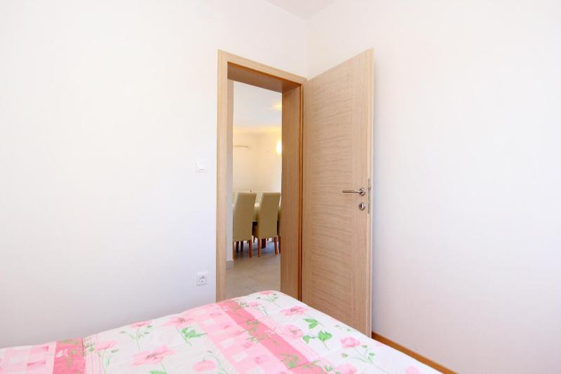Apartment Novalja 9403a - image 15