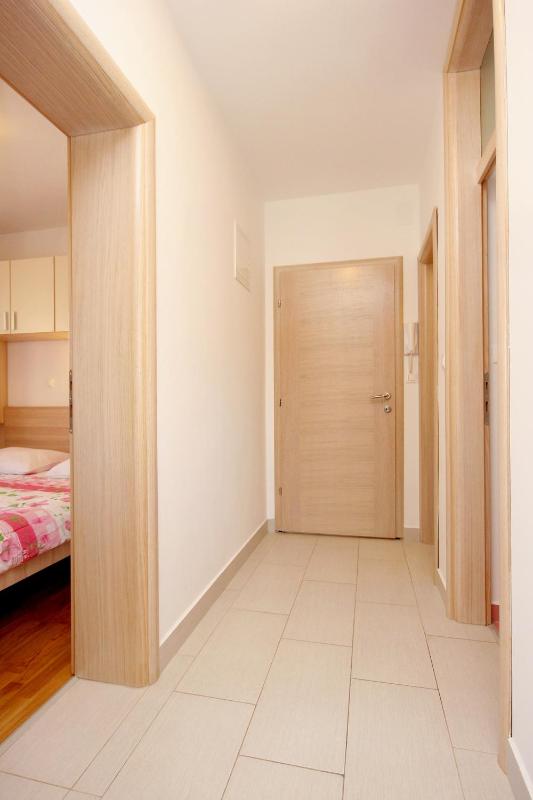 Apartment Novalja 9403a - image 12