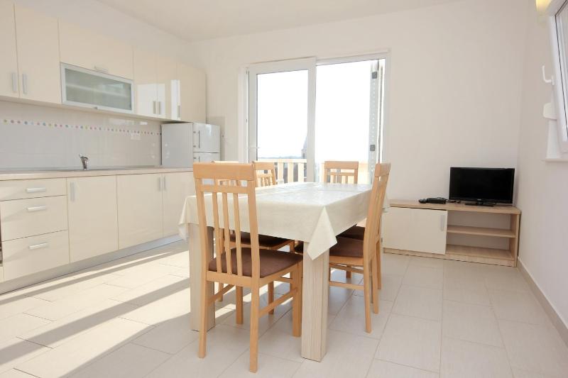 Apartment Novalja 9403b - image 8