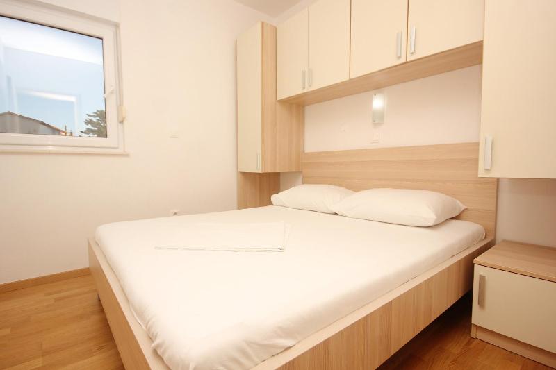 Apartment Novalja 9403c - image 13