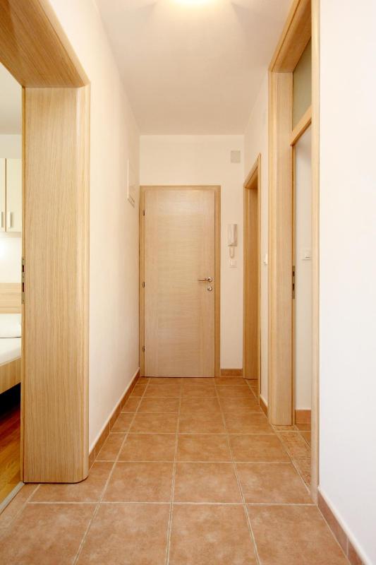 Apartment Novalja 9403c - image 12