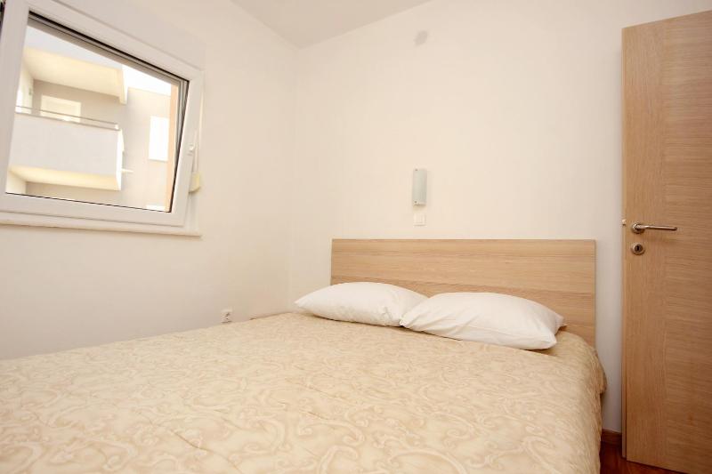 Apartment Novalja 9403d - image 17