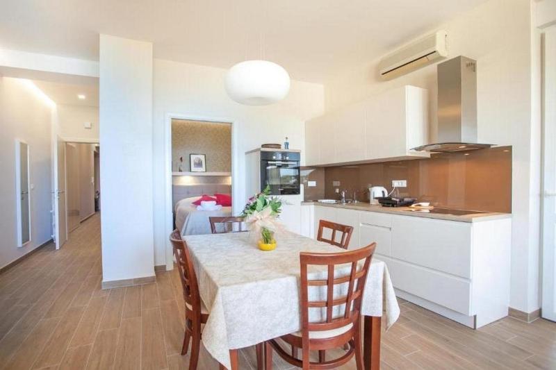 Apartments by the sea Split - 25176 - image 2