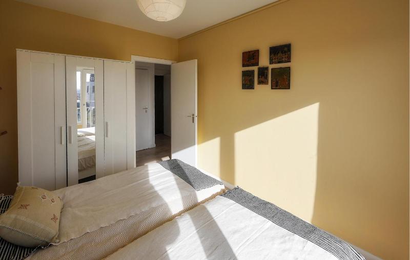 2 Bedroom Amazing Apartment In Oostende - image 25