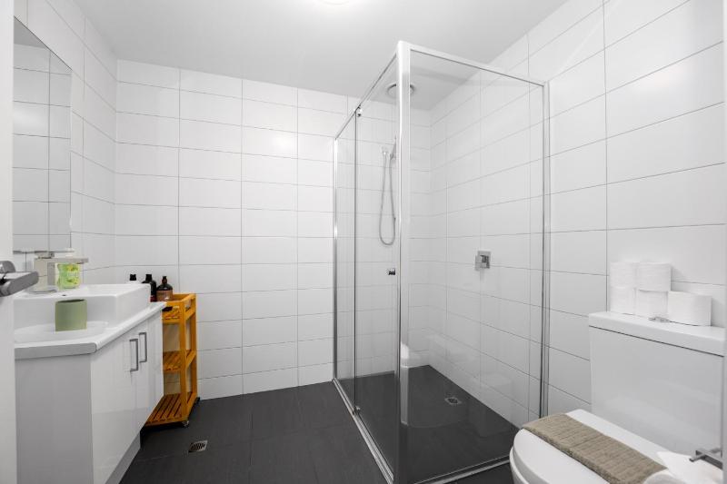 Two Bedroom Retreat Opposite Victoria Park - image 3