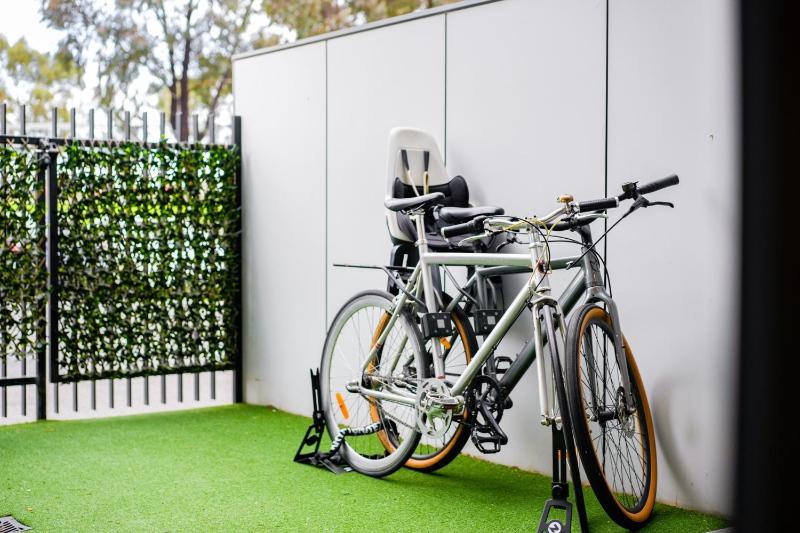 Two Bedroom Retreat Opposite Victoria Park - image 11