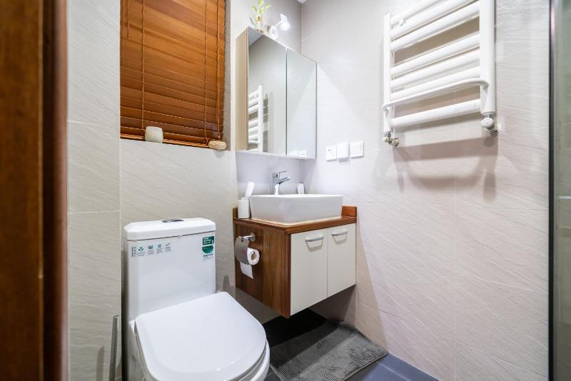 YeWang - Warm Urban Apart ment with Bright Large Windows - image 15