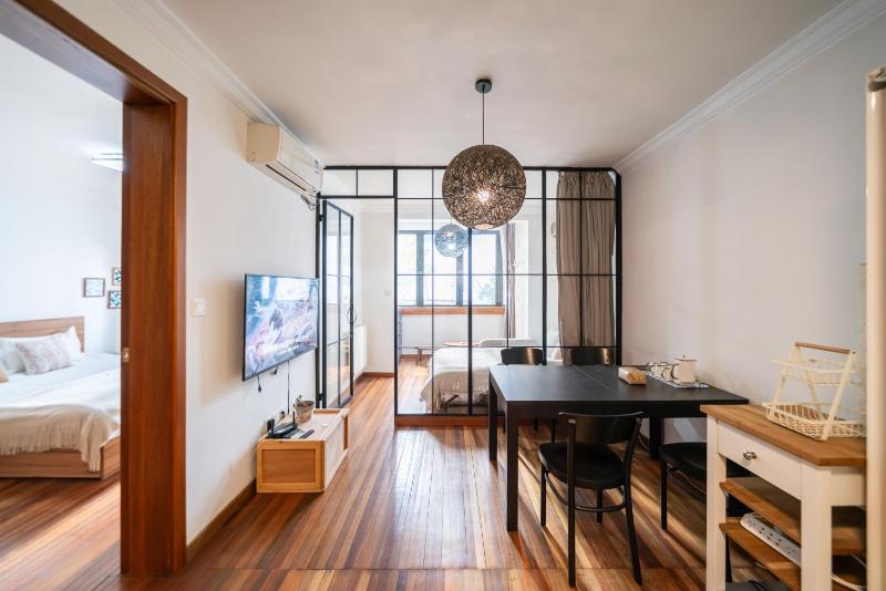 YeWang - Warm Urban Apart ment with Bright Large Windows - image 8