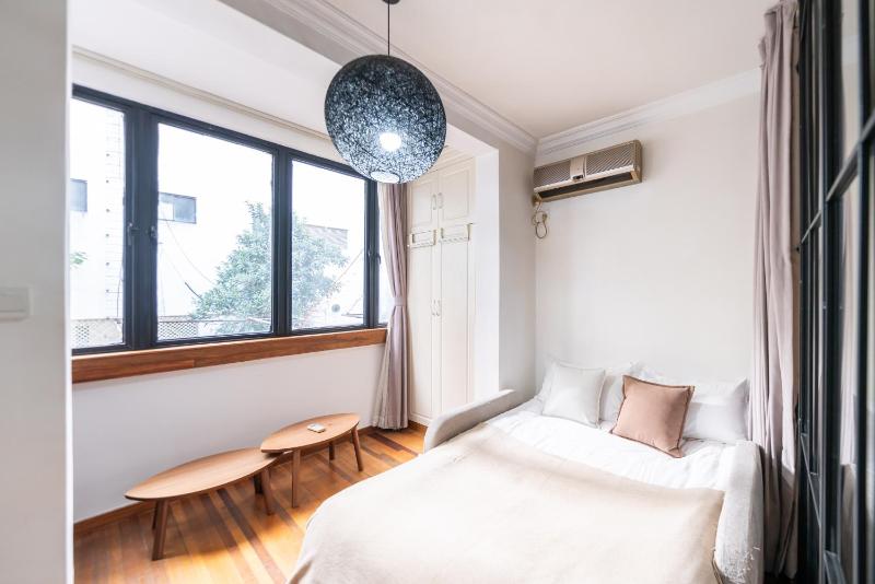 YeWang - Warm Urban Apart ment with Bright Large Windows - image 16