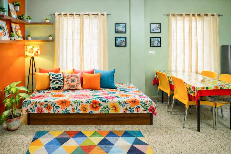 couple friendly room with balcony kitchen private bath - image 9