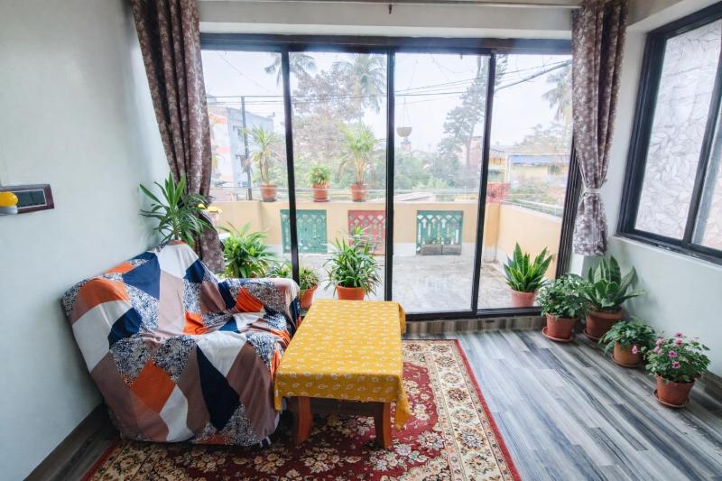 cozy room with balcony - image 4