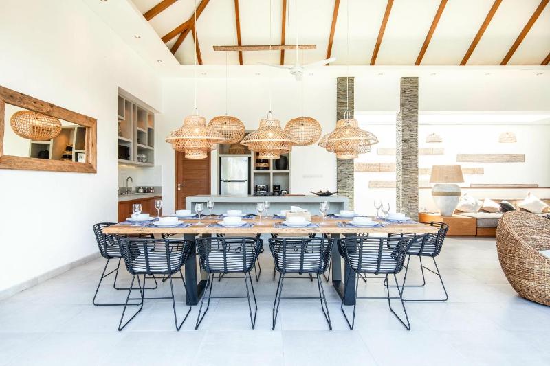Spectacular 4BR Villa 400m to Beachfront Bliss - image 31