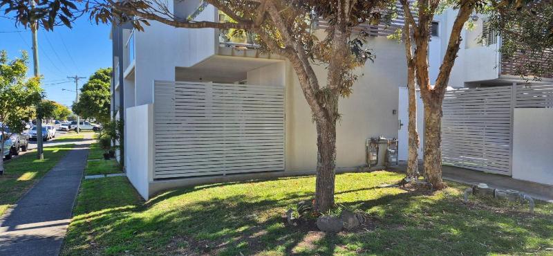 A perfect place to hide away with river side charm - image 2