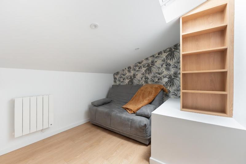Le Petit Canut - T1 sous les toits avec vue - image 9