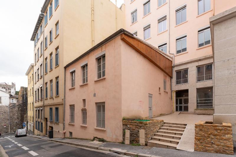 Le Petit Canut - T1 sous les toits avec vue - image 4