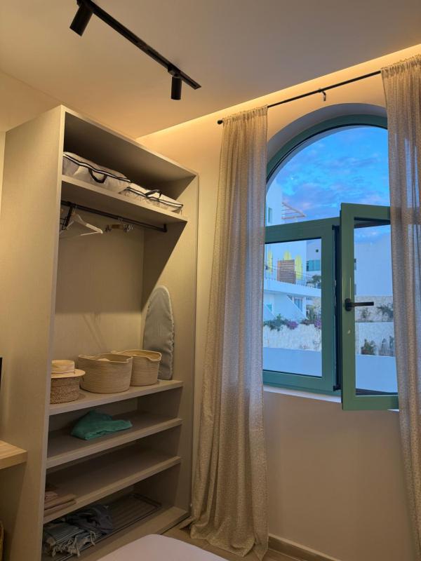 Drymades Frenklo Santorini Apartment - image 7