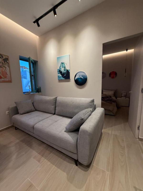 Drymades Frenklo Santorini Apartment - image 3
