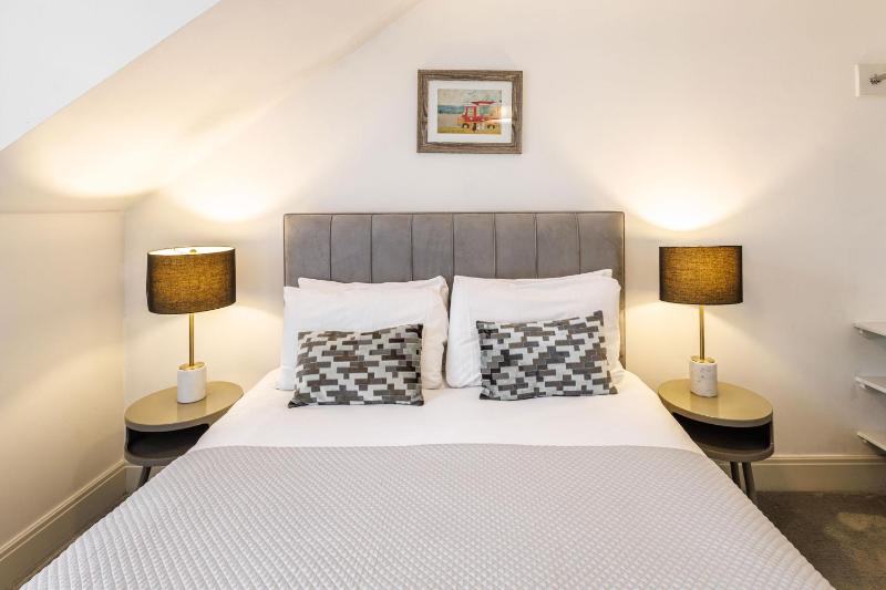 Host & Stay - Franklin Rise - image 9
