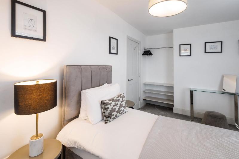 Host & Stay - Franklin Rise - image 20