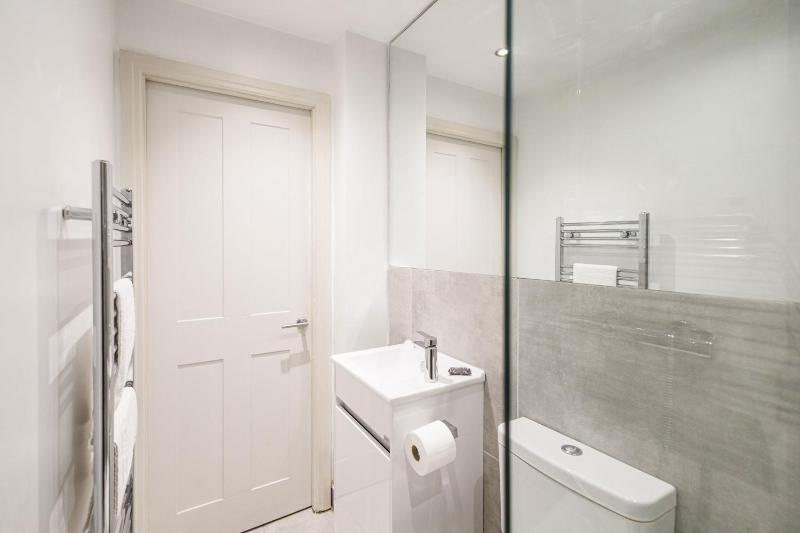 Host & Stay - Franklin Rise - image 8