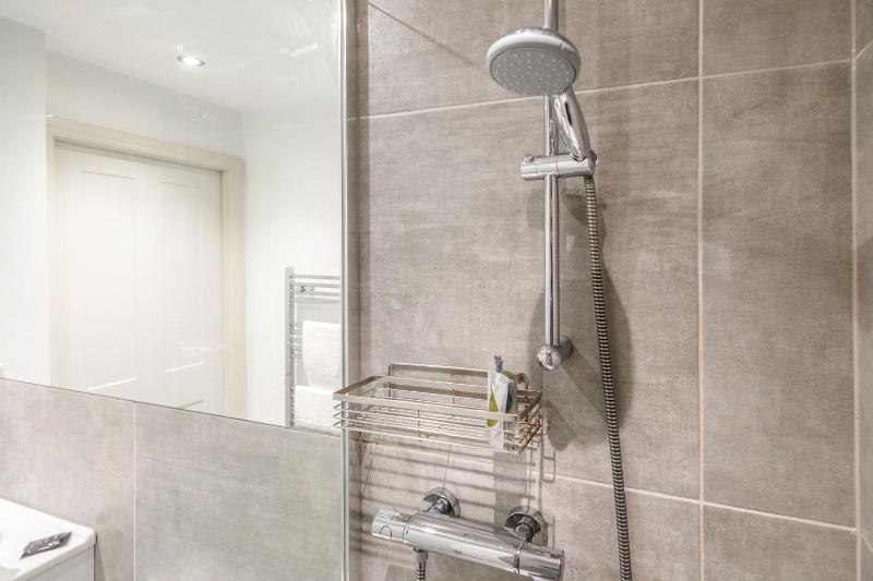 Host & Stay - Franklin Rise - image 21
