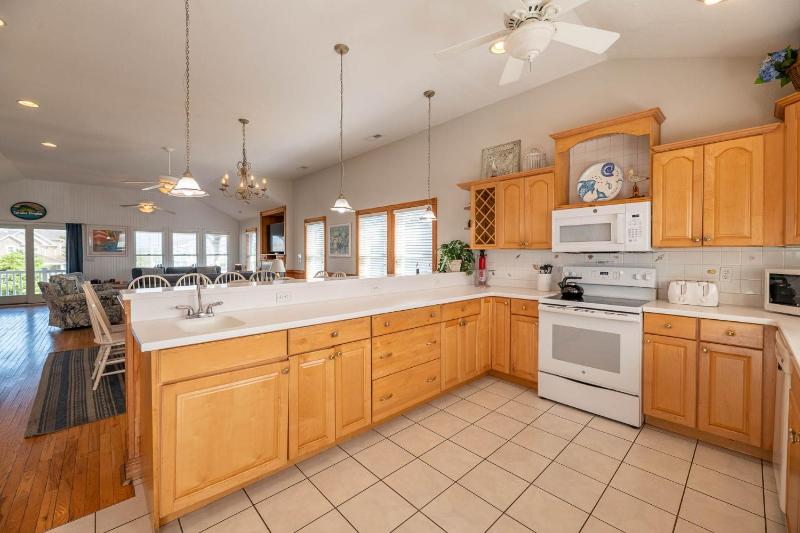 Carolina Dreamin' - Nags Head Private Beach Access w/Parking Passes Pool Hot Tub Pool Table Pets OK - image 44