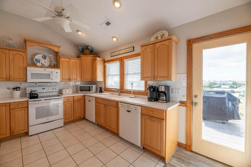 Carolina Dreamin' - Nags Head Private Beach Access w/Parking Passes Pool Hot Tub Pool Table Pets OK - image 30